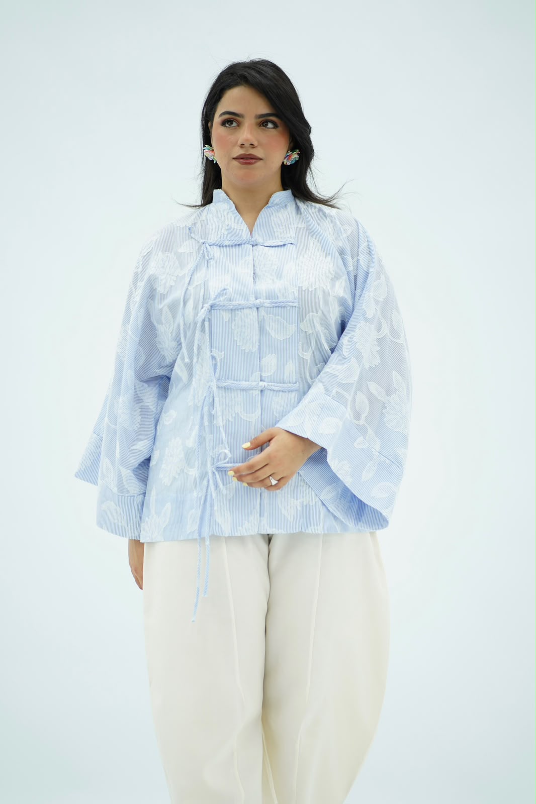 Chemise Kimono Jacquard à Fermeture Nouée – Bleu Ciel