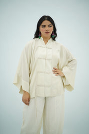 Blouse Écrue à Liens – Élégance Minimaliste