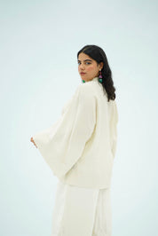 Blouse Écrue à Liens – Élégance Minimaliste