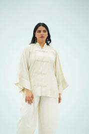 Blouse Écrue à Liens – Élégance Minimaliste