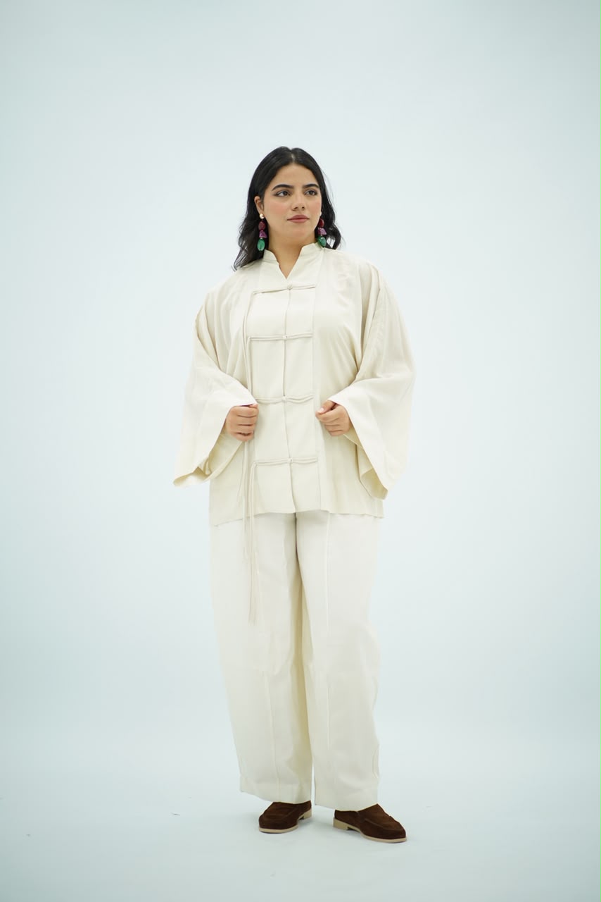 Blouse Écrue à Liens – Élégance Minimaliste