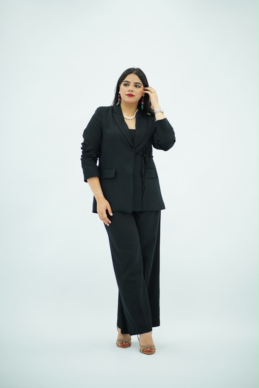 Tailleur Noir – Veste Croisée