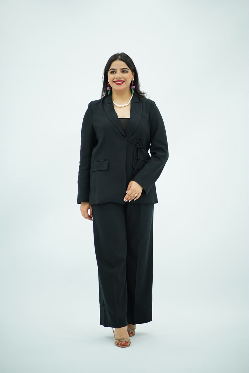 Tailleur Noir – Veste Croisée