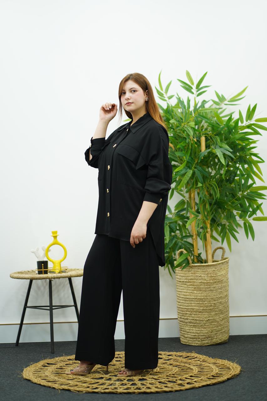 Élégance en Noir - Ensemble Pantalon & Chemise à Boutons Dorés