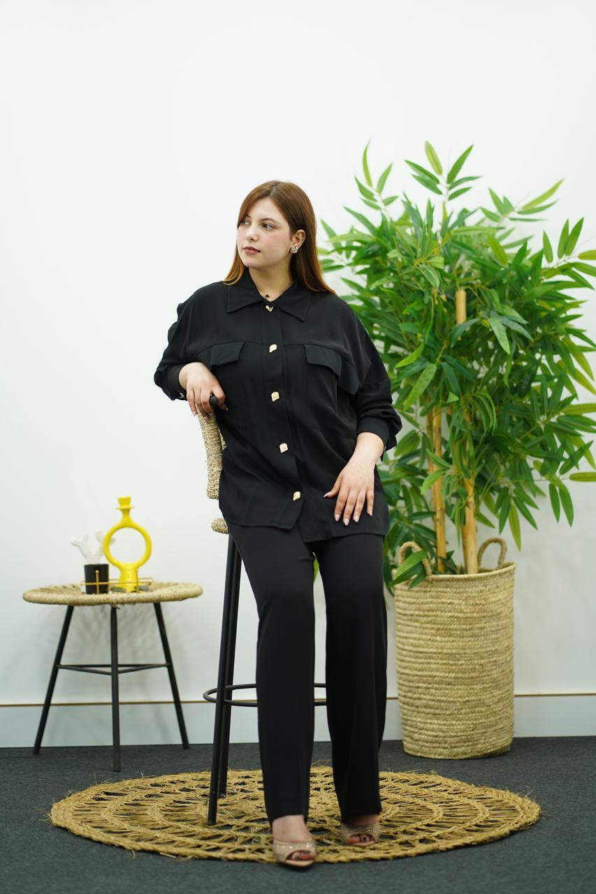 Élégance en Noir - Ensemble Pantalon & Chemise à Boutons Dorés