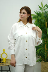 Élégance en Blanc- Ensemble Pantalon & Chemise à Boutons Dorés