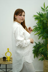 Élégance en Blanc- Ensemble Pantalon & Chemise à Boutons Dorés
