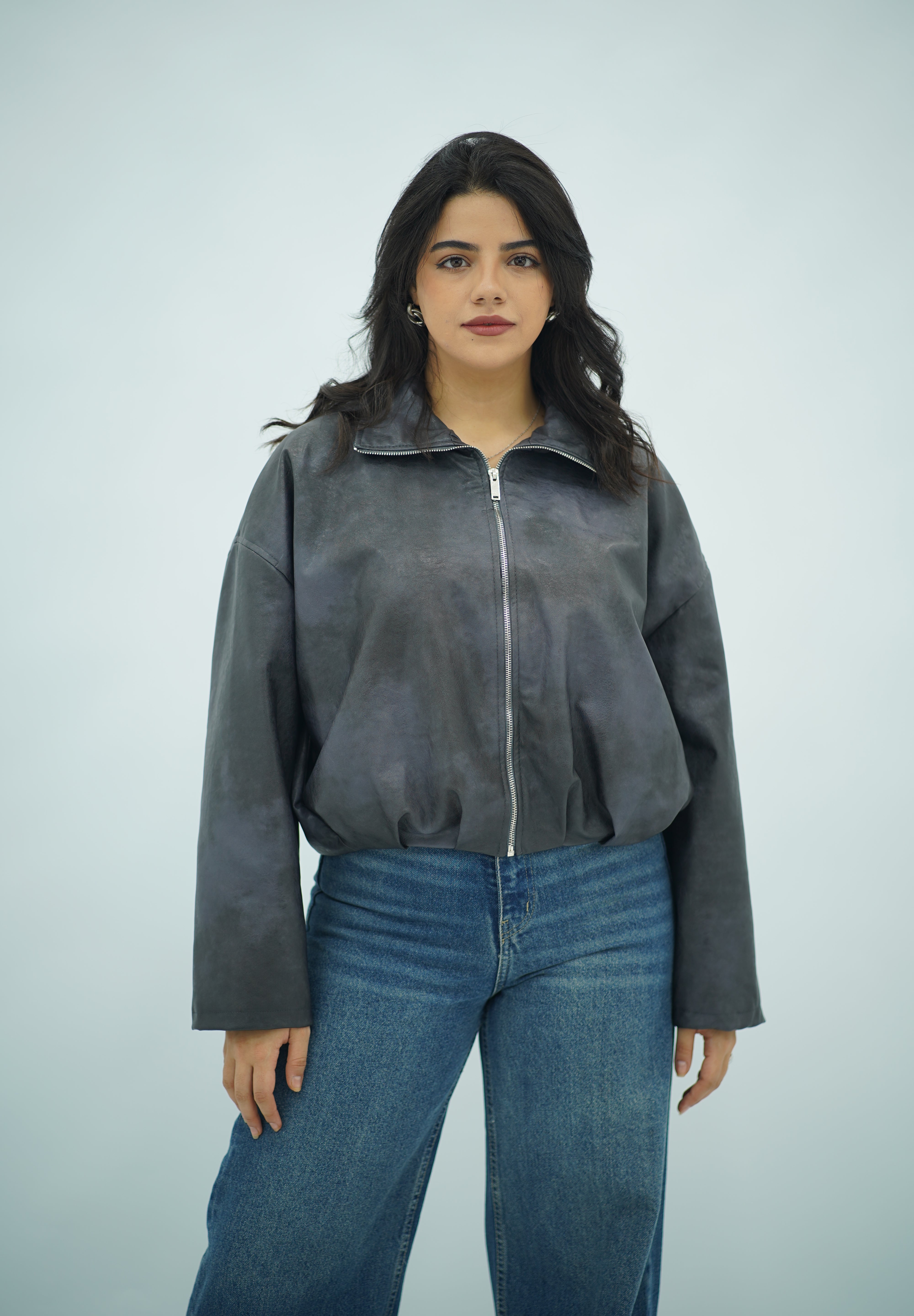 Bomber Zippé en Similicuir Gris – Style Casual et Moderne
