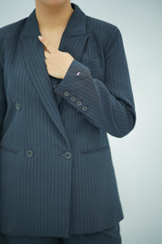 Tailleur élégant à rayures fines