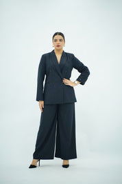 Tailleur élégant à rayures fines